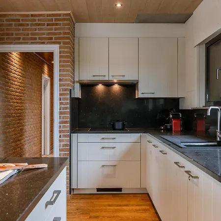Apartment Huswell - Sunny & Stylish Beachside Retreat *