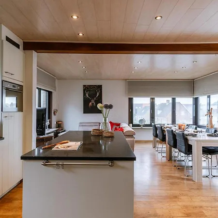 Huswell - Sunny & Stylish Beachside Retreat Apartment *